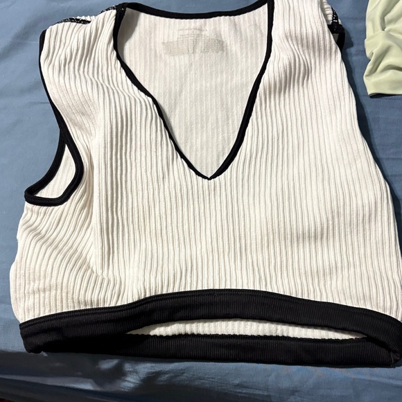 Five crop tops in large. Various brands. Cute tops. - Picture 2 of 11